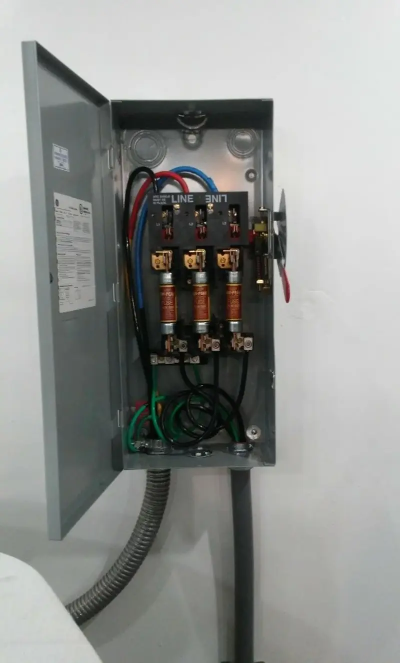 Three-phase disconnect switch installed for Smoke Detector Installation in Lake Station